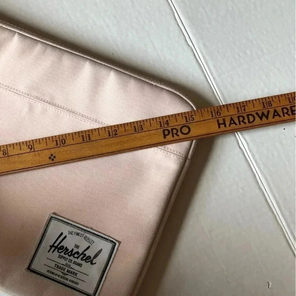 HERSCHEL Baby Pink  Laptop Case - Picture 10 of 10
